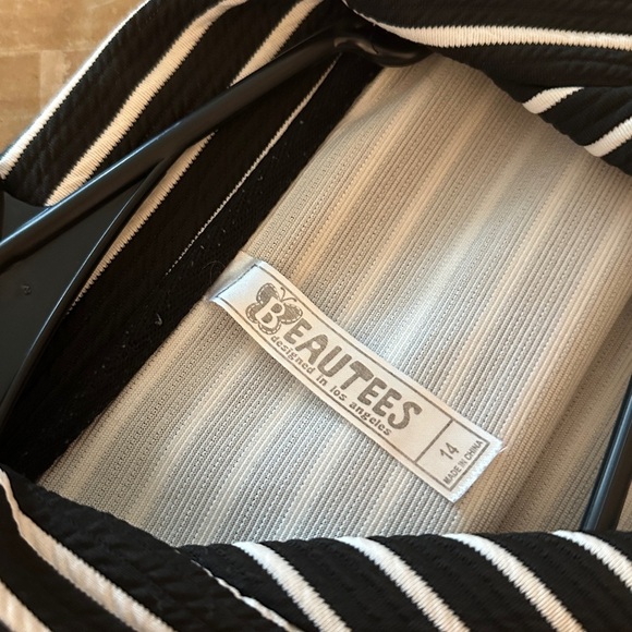 Black and White Striped Cropped Jacket size xs 14 - Picture 4 of 4